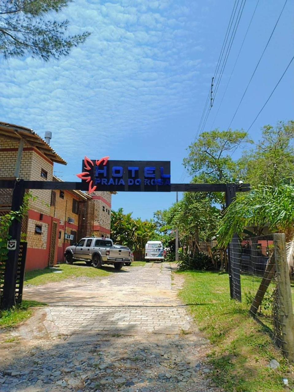 Hotel Praia Do Rosa Bagian luar foto